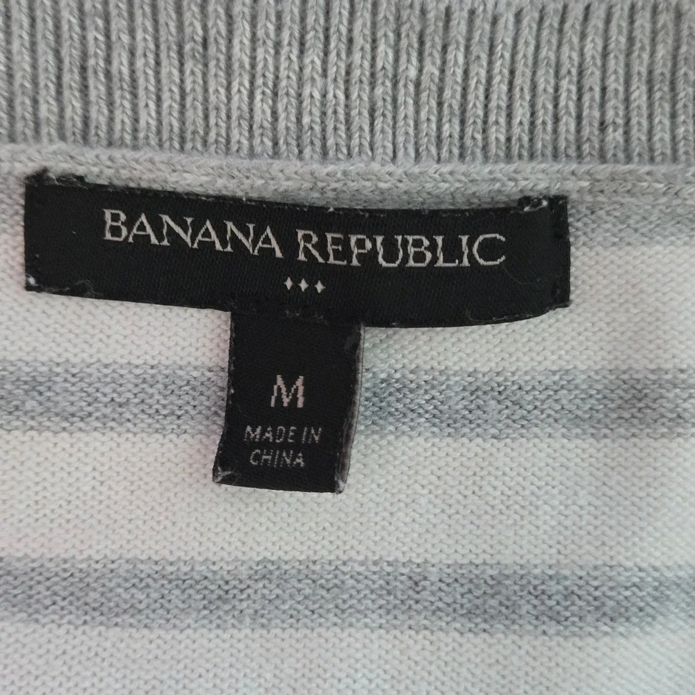 Banana Republic Mens Medium Gray White Striped Crewneck Knit Sweater Cotton